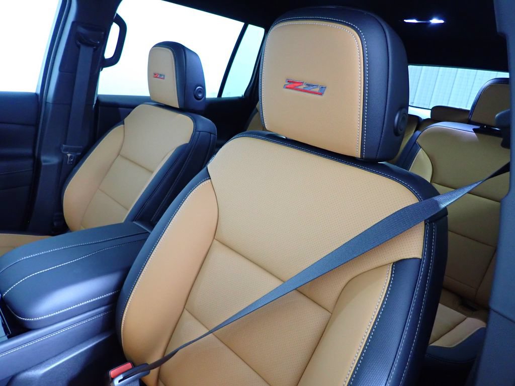 New 2027 Chevrolet Traverse Z71 w/ LPO, Floor Liner Package AWD/4WD image 24