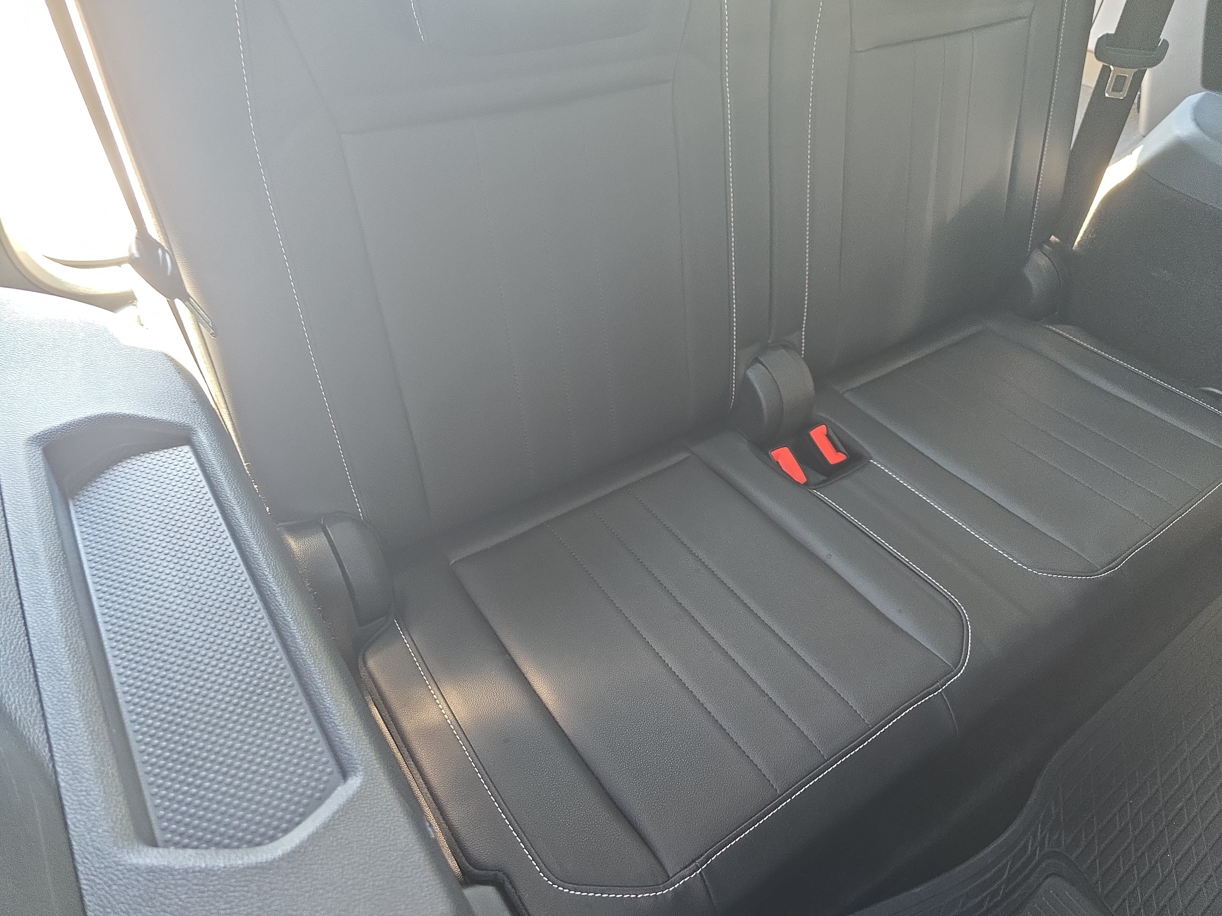 Certified 2022 Volkswagen Tiguan SE R-Line FWD image 12