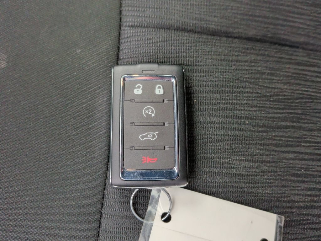 Used 2025 Jeep Grand Cherokee Laredo RWD image 46