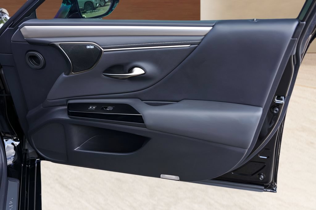 Used 2023 Lexus ES 350 F Sport w/ Accessory Package (Z2) FWD image 28