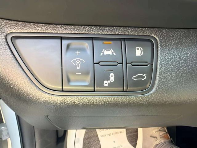 Used 2021 Genesis G70 2.0T RWD image 11