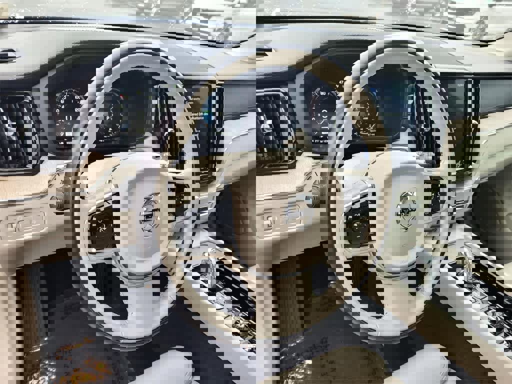 Used 2018 Volvo XC60 T8 Inscription w/ Advanced Package image 9