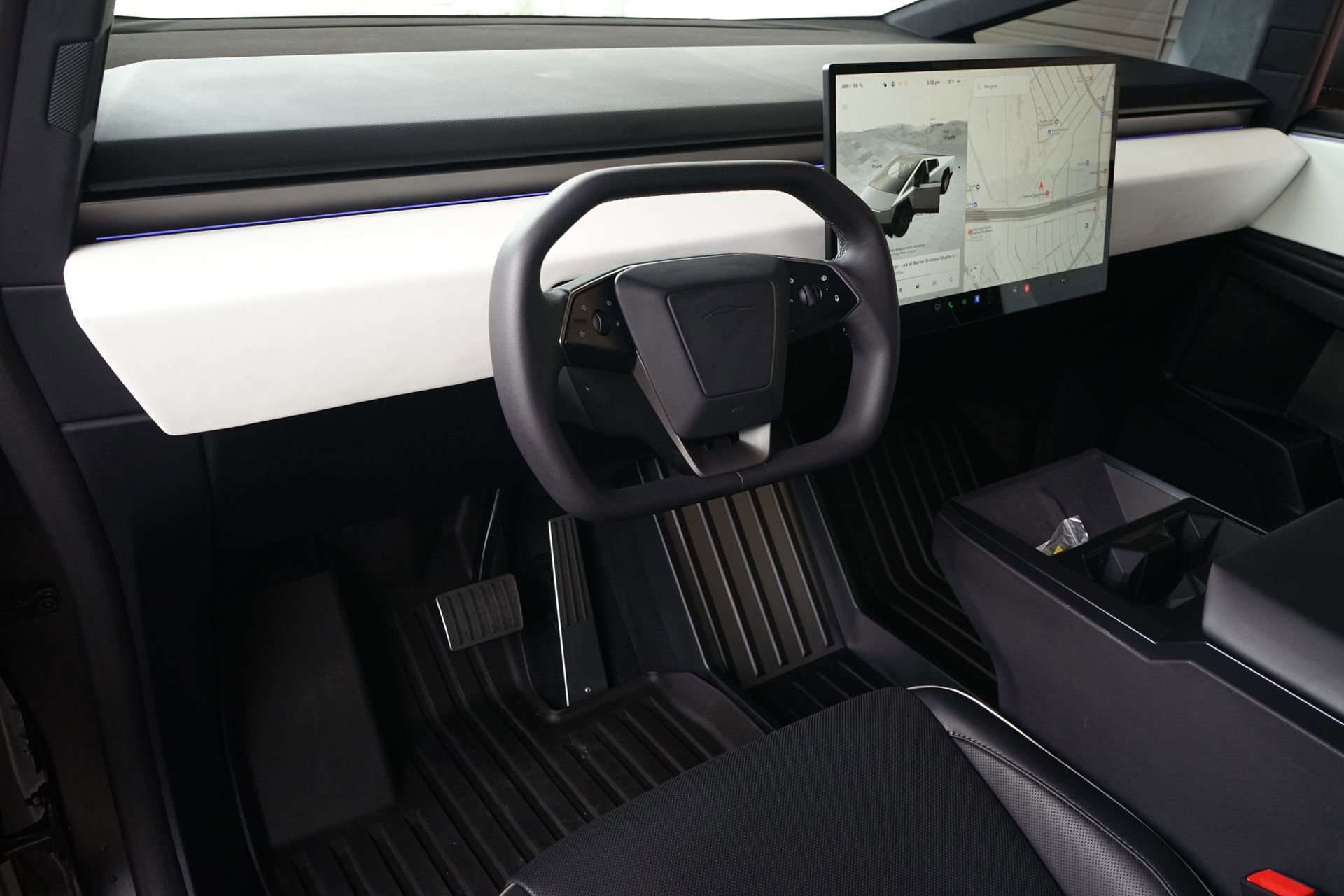 Used 2024 Tesla Cybertruck AWD Crew Cab image 10