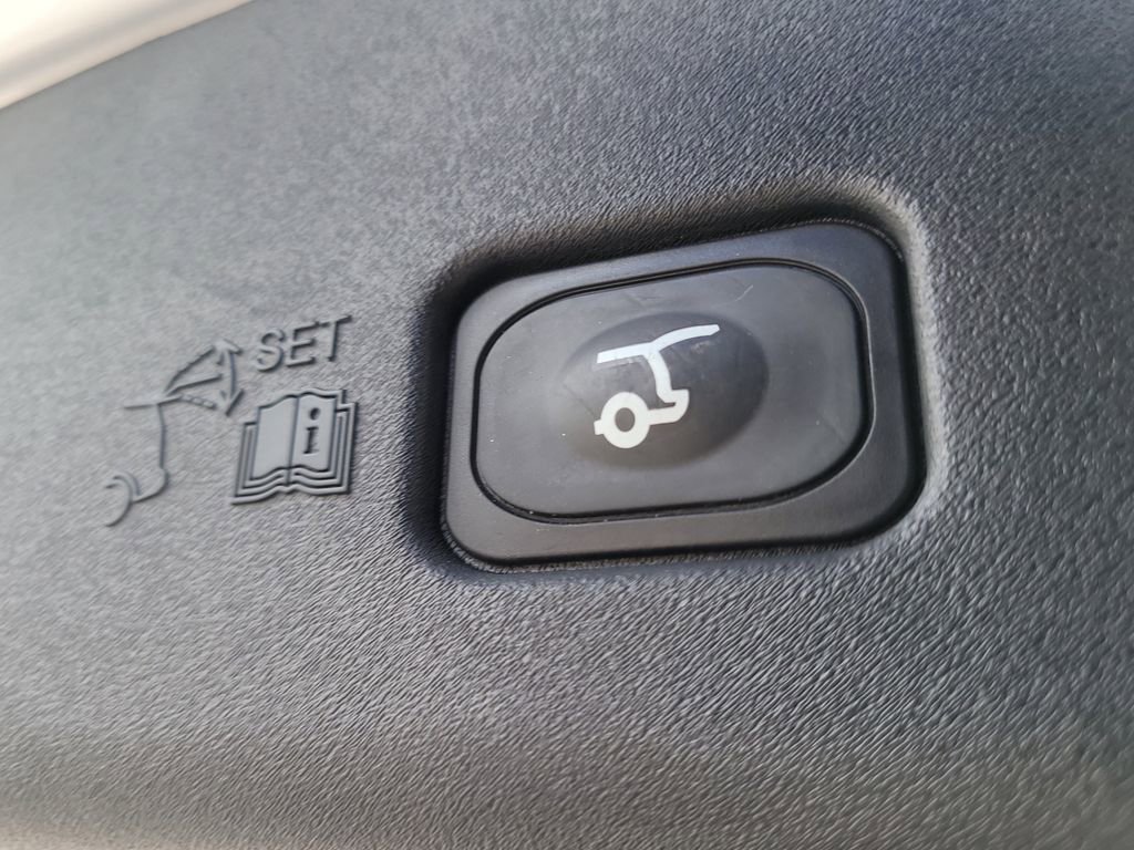 Used 2024 Lincoln Nautilus Reserve w/ Equipment Group 202A image 8