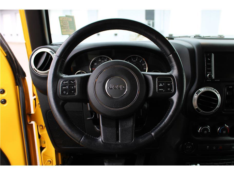 Used 2015 Jeep Wrangler Unlimited Sahara w/ Connectivity Group image 15