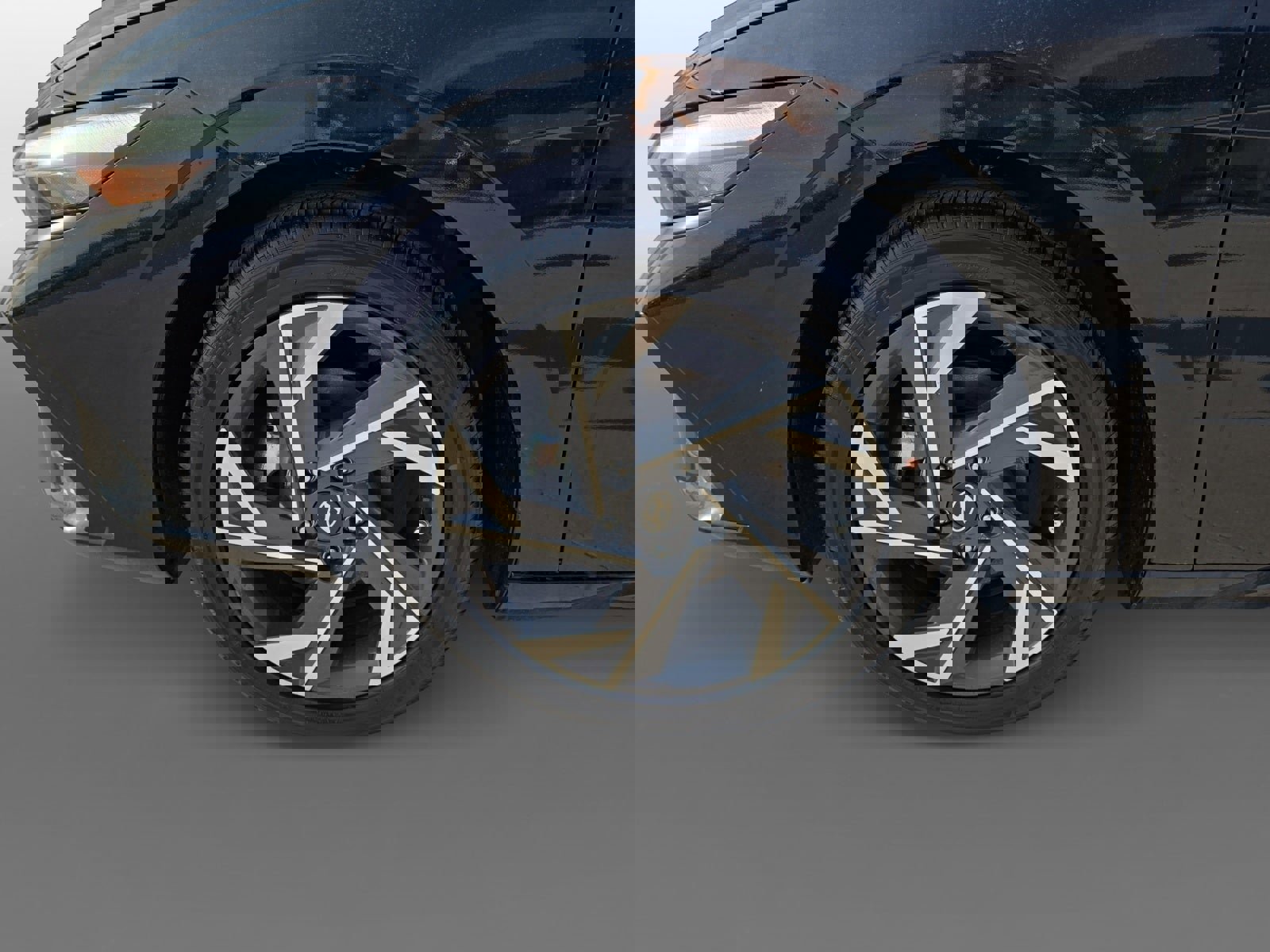 New 2025 Hyundai Elantra Limited image 9