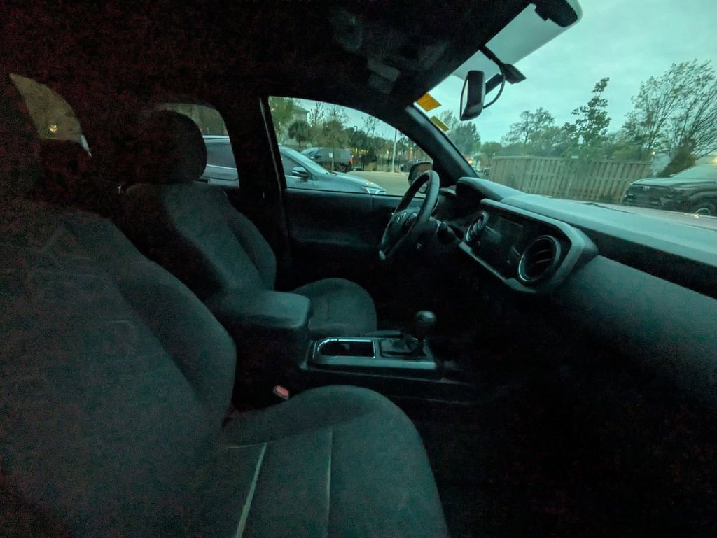 Used 2017 Toyota Tacoma TRD Off-Road w/ Tow Package image 10