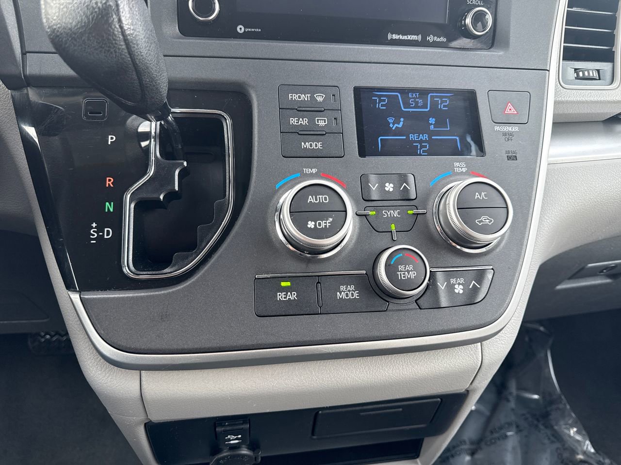 Used 2020 Toyota Sienna LE image 22