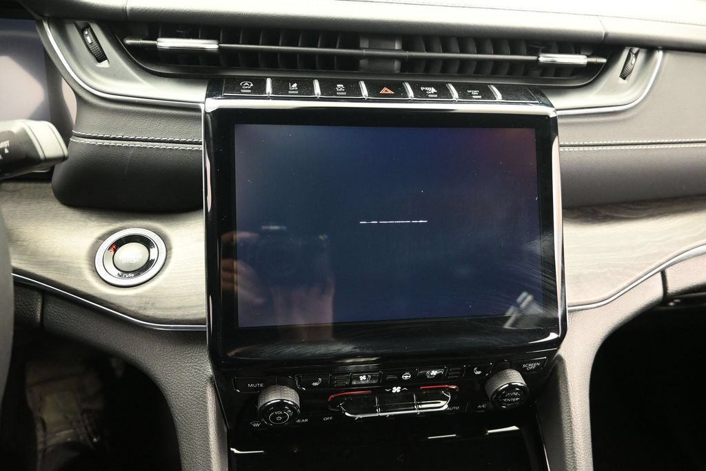 Used 2023 Jeep Grand Cherokee Overland w/ Luxury Tech Group IV RWD image 14