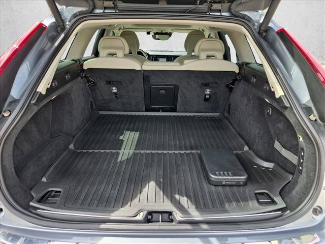 Used 2017 Volvo V90 T6 Cross Country AWD/4WD image 6