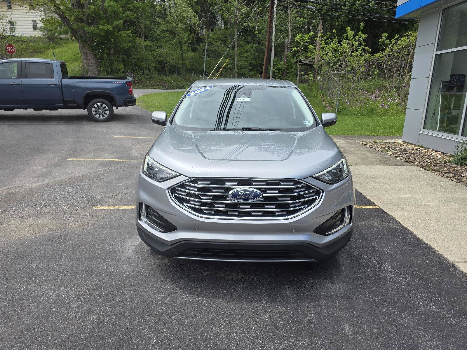 Used 2024 Ford Edge Titanium AWD/4WD image 2