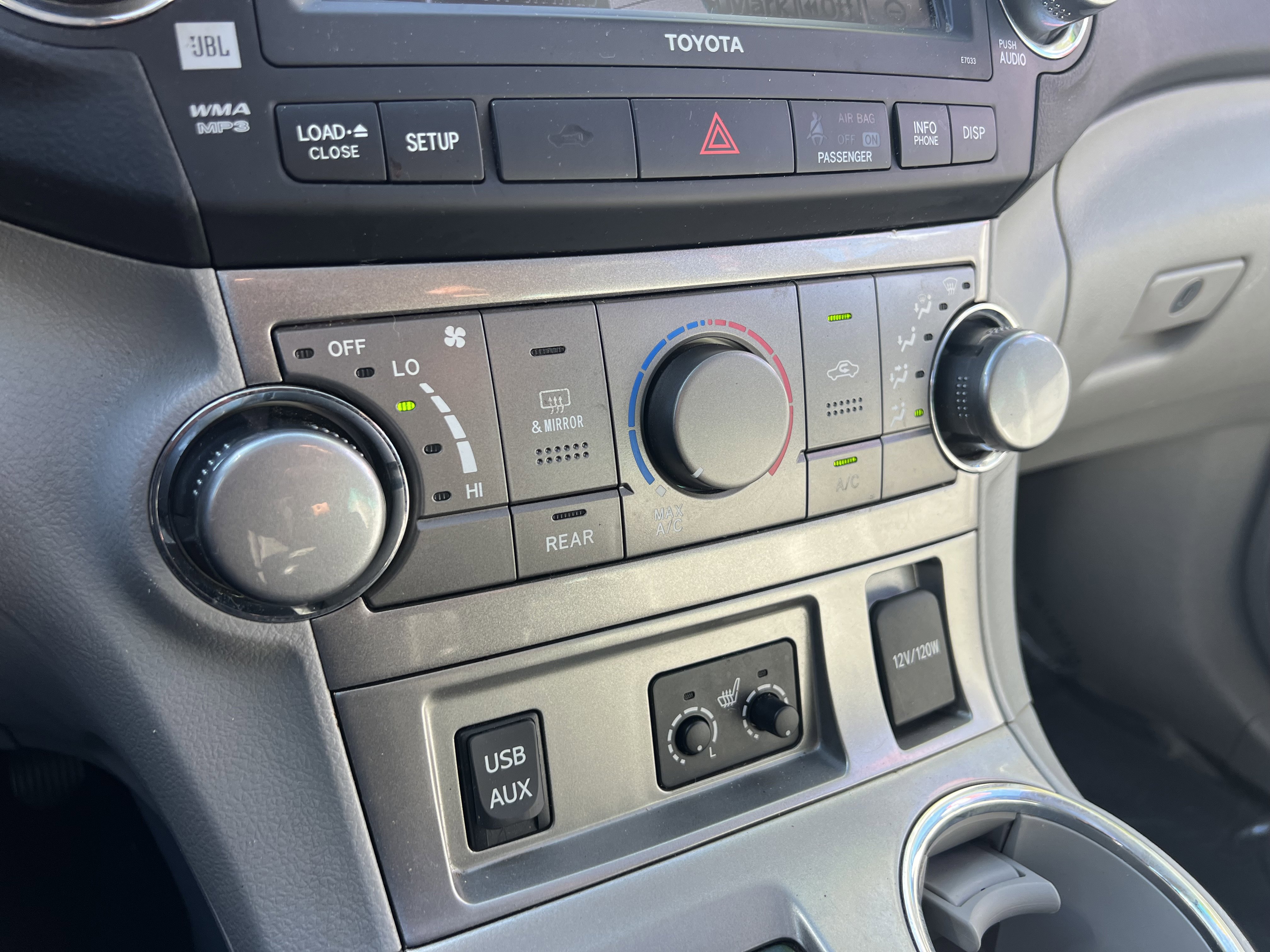 Used 2011 Toyota Highlander SE w/ Tow Pkg FWD image 22