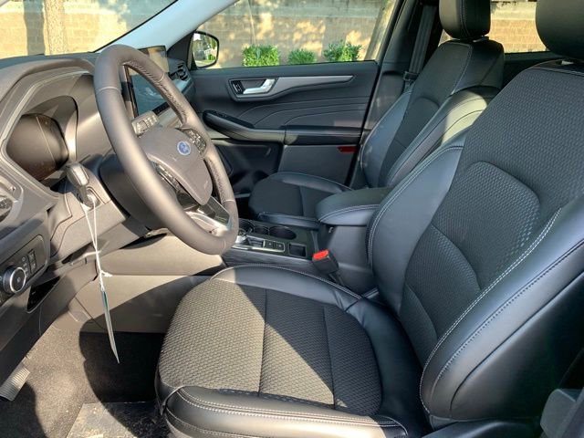 New 2025 Ford Escape SE image 13