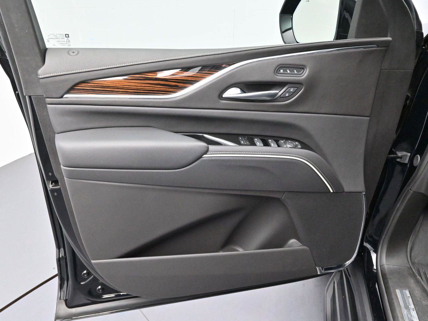 Certified 2024 Cadillac Escalade ESV Premium Luxury image 9