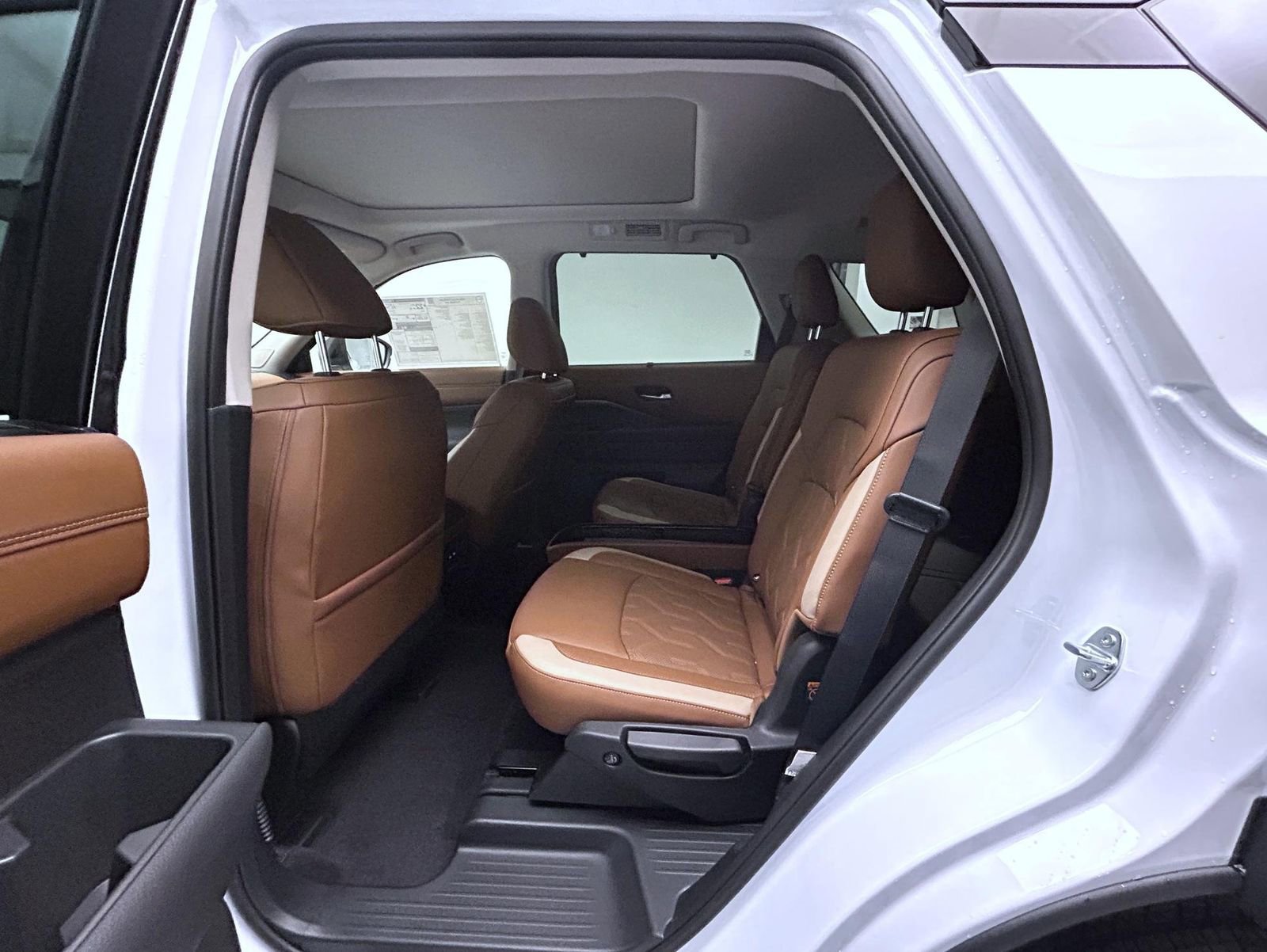 New 2026 Nissan Pathfinder Platinum AWD/4WD image 11