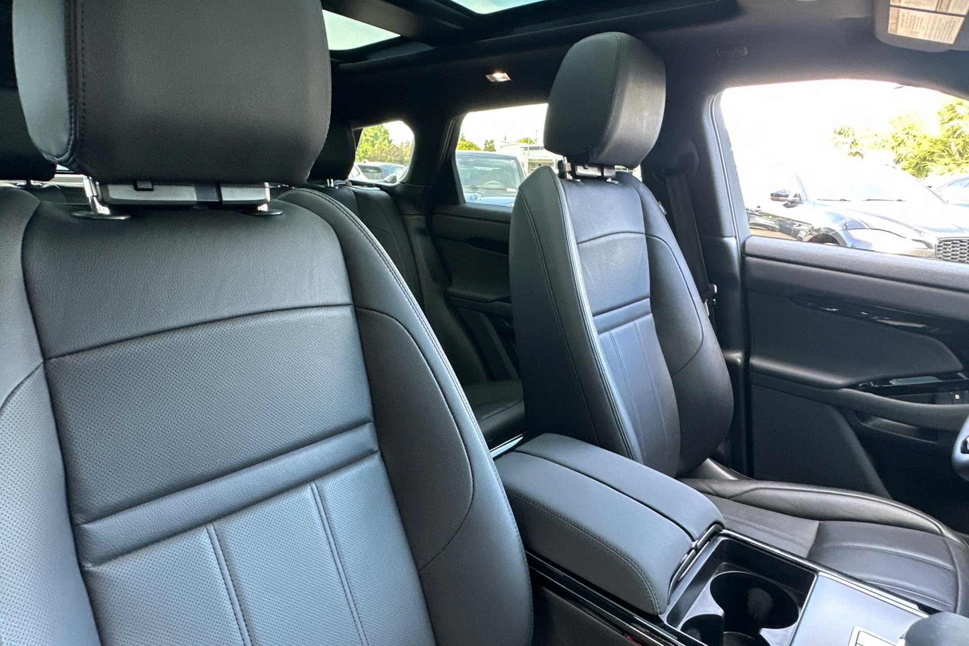 Used 2024 Land Rover Range Rover Evoque Dynamic SE image 35