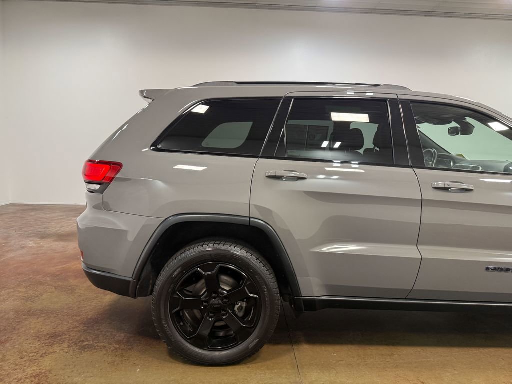Used 2019 Jeep Grand Cherokee Laredo AWD/4WD image 35