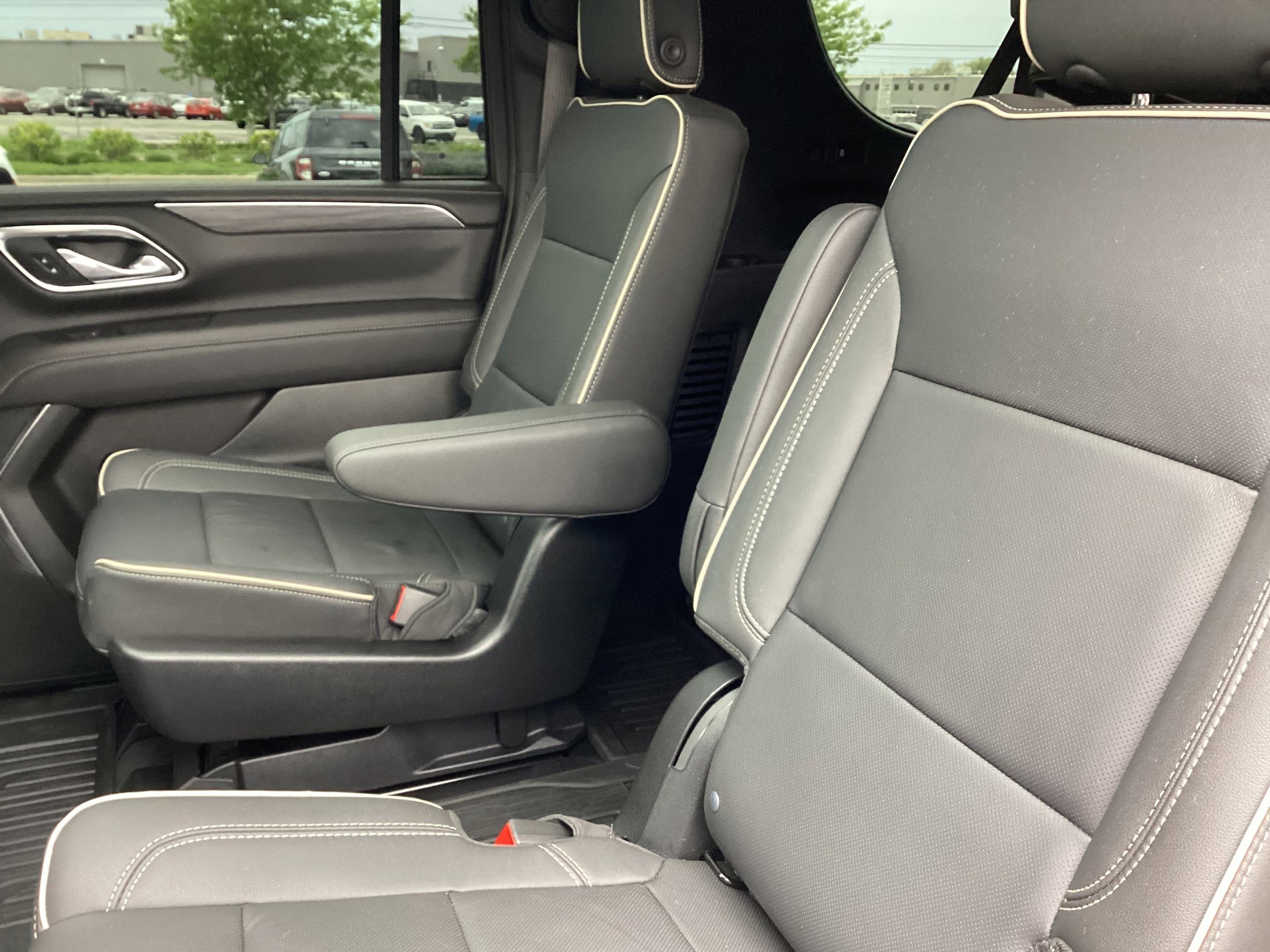Used 2024 GMC Yukon XL SLT w/ SLT Premium Package AWD/4WD image 13