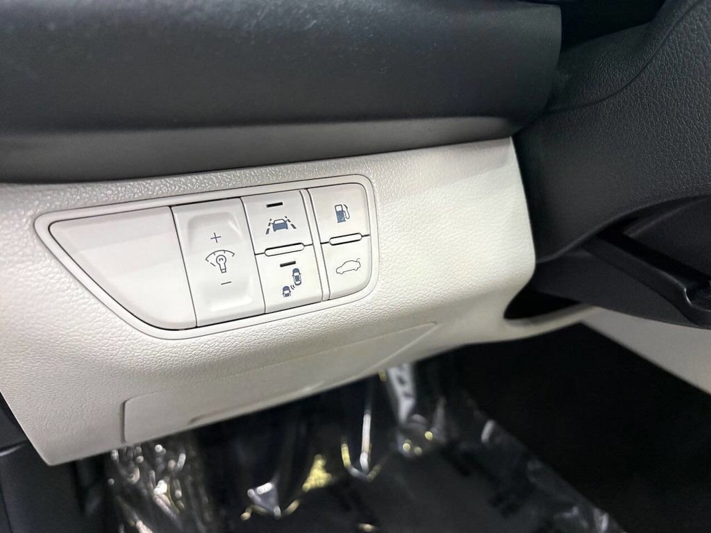 Used 2021 Genesis G70 2.0T AWD/4WD image 24