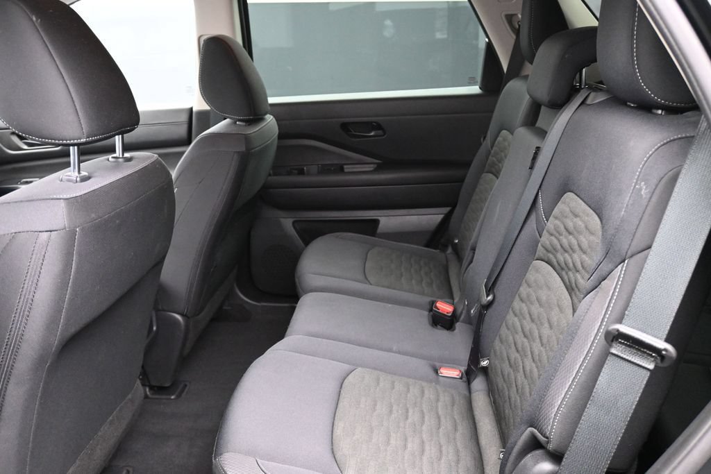 Used 2025 Nissan Pathfinder S AWD/4WD image 12