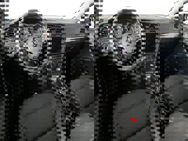 Used 2018 Volkswagen Golf SE image 4