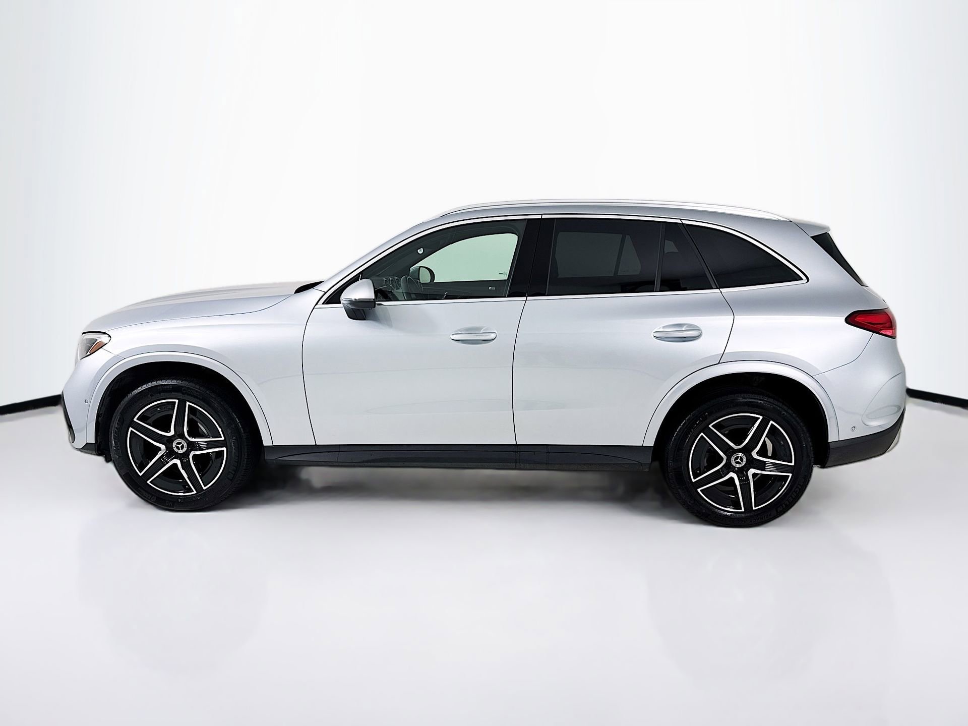 Certified 2025 Mercedes-Benz GLC 300 image 5