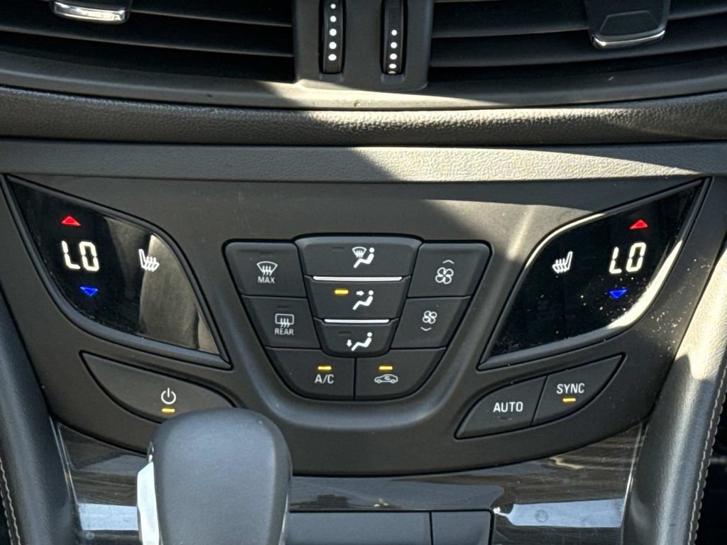 Used 2019 Buick Envision Essence AWD/4WD image 16