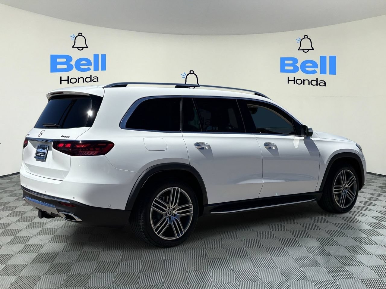 Used 2024 Mercedes-Benz GLS 450 4MATIC image 4
