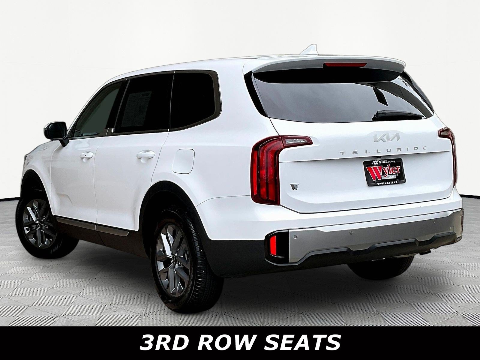 Used 2025 Kia Telluride LX FWD image 4