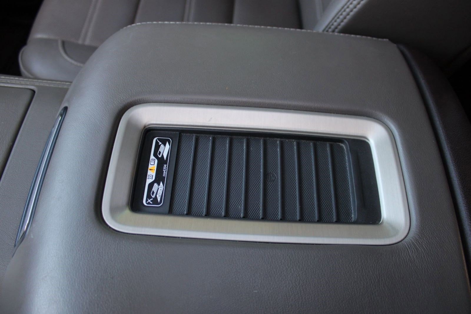 Used 2016 GMC Yukon Denali w/ Enhanced Security Package image 28