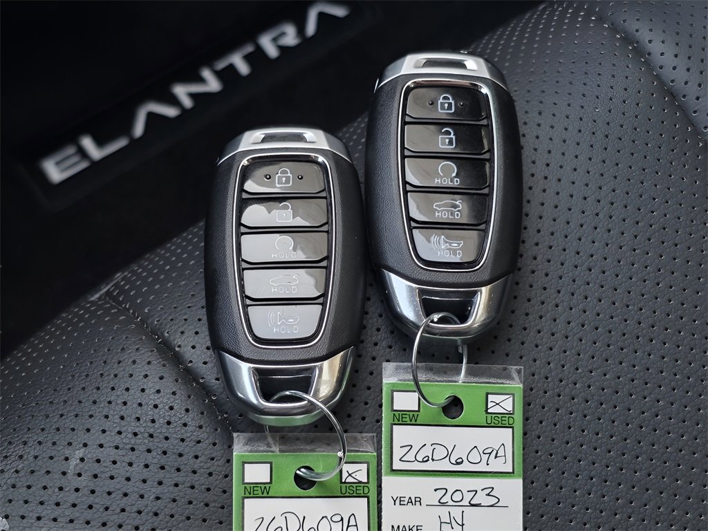 Used 2023 Hyundai Elantra Limited image 37