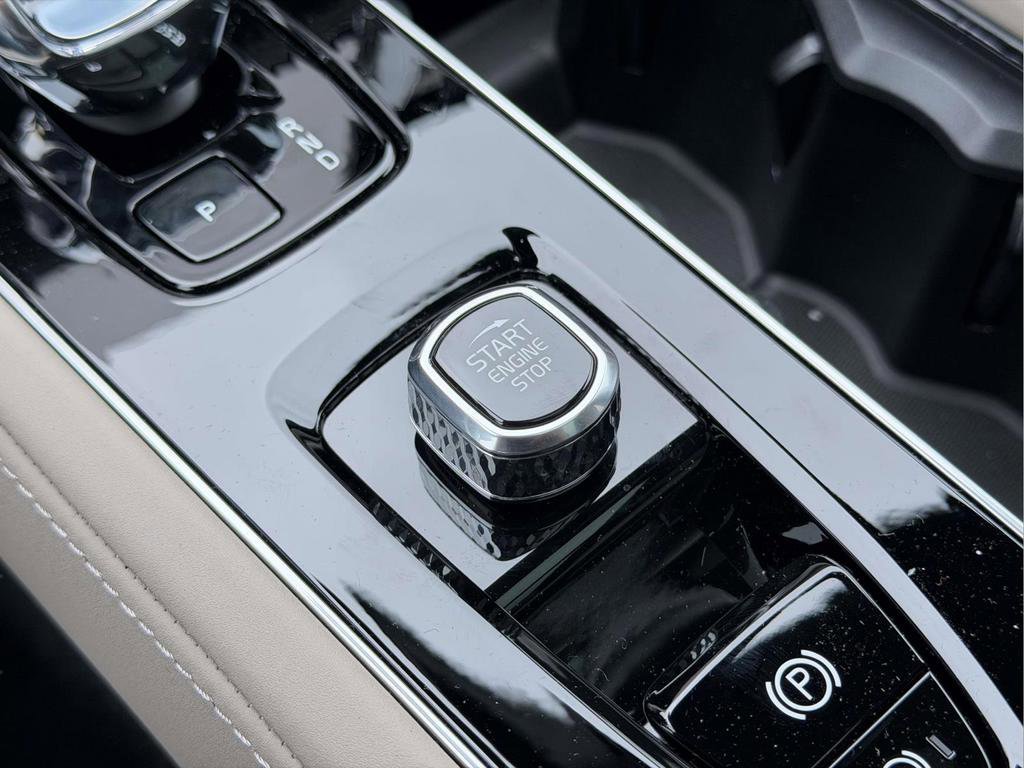 New 2026 Volvo XC90 T8 Plus w/ Protection Package Premier AWD/4WD image 7