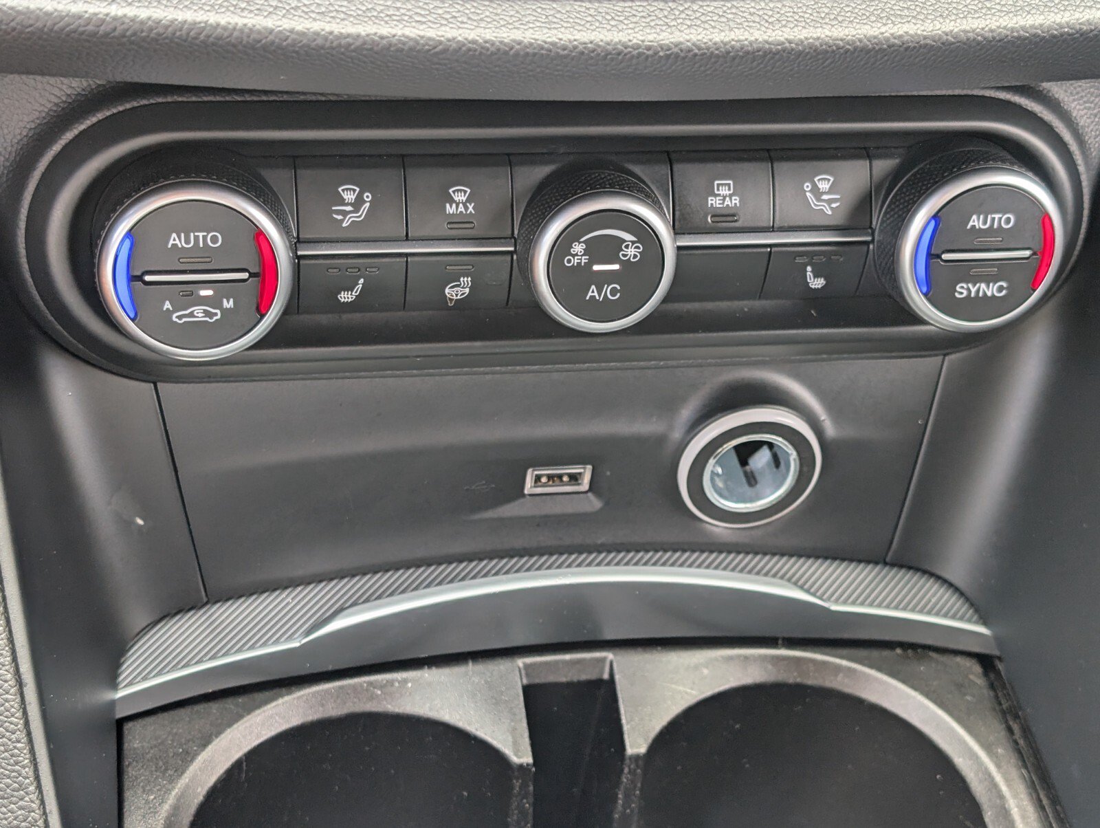 Used 2022 Alfa Romeo Stelvio Veloce AWD/4WD image 25