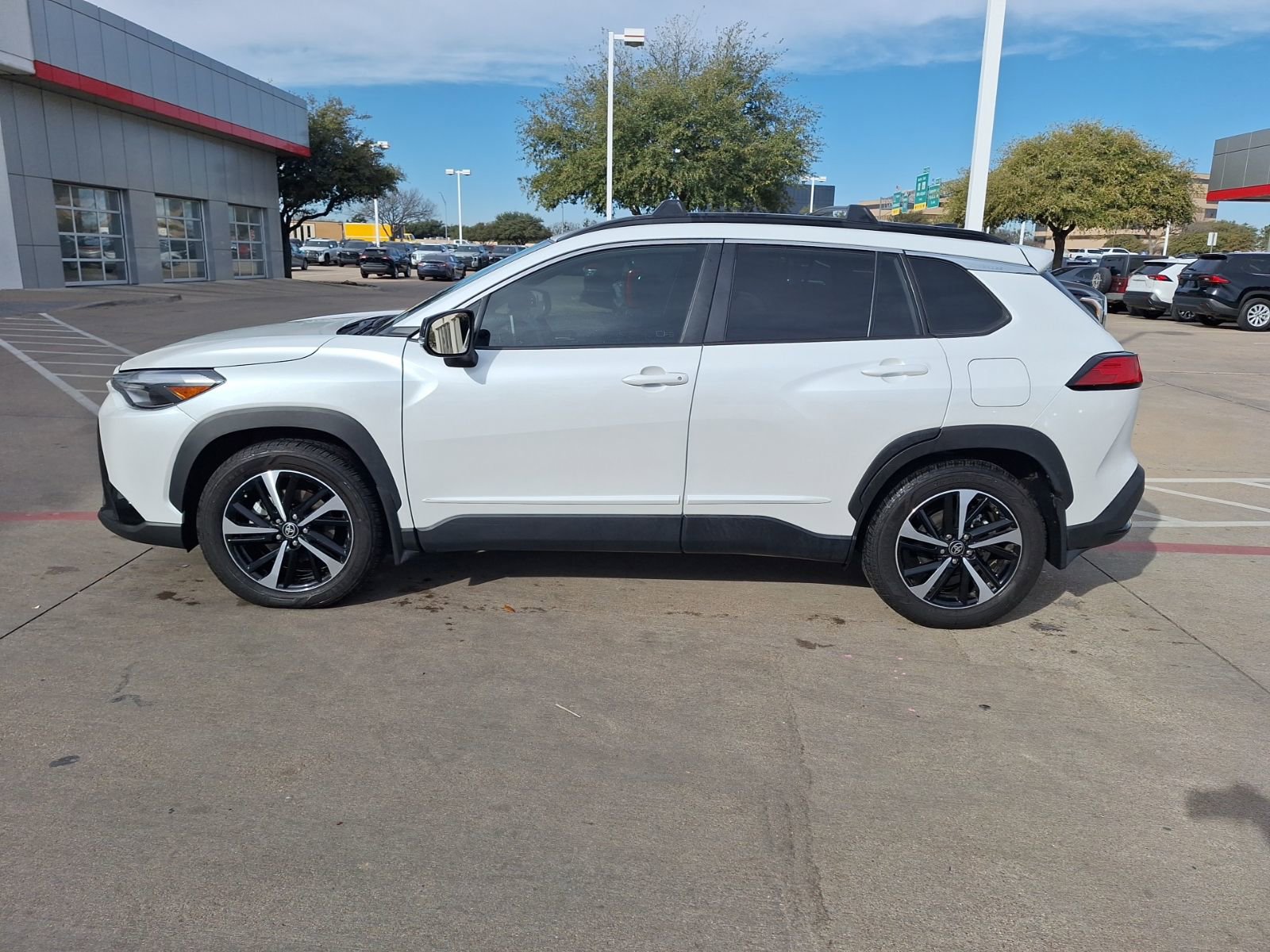 Used 2025 Toyota Corolla Cross AWD Hybrid image 3