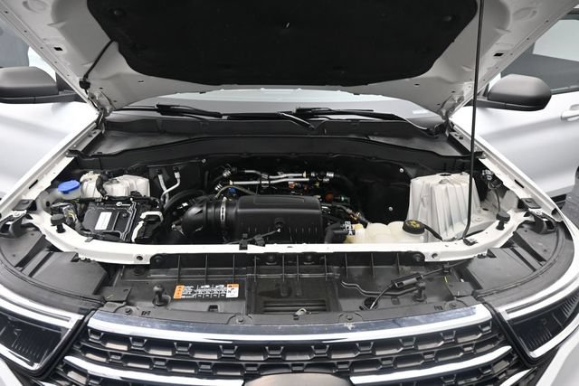 Certified 2024 Ford Explorer XLT w/ Equipment Group 202A AWD/4WD image 17