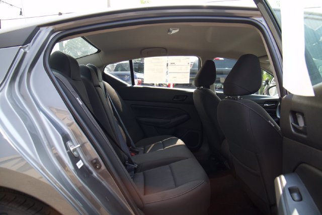 Used 2025 Nissan Altima 2.5 SV FWD image 25