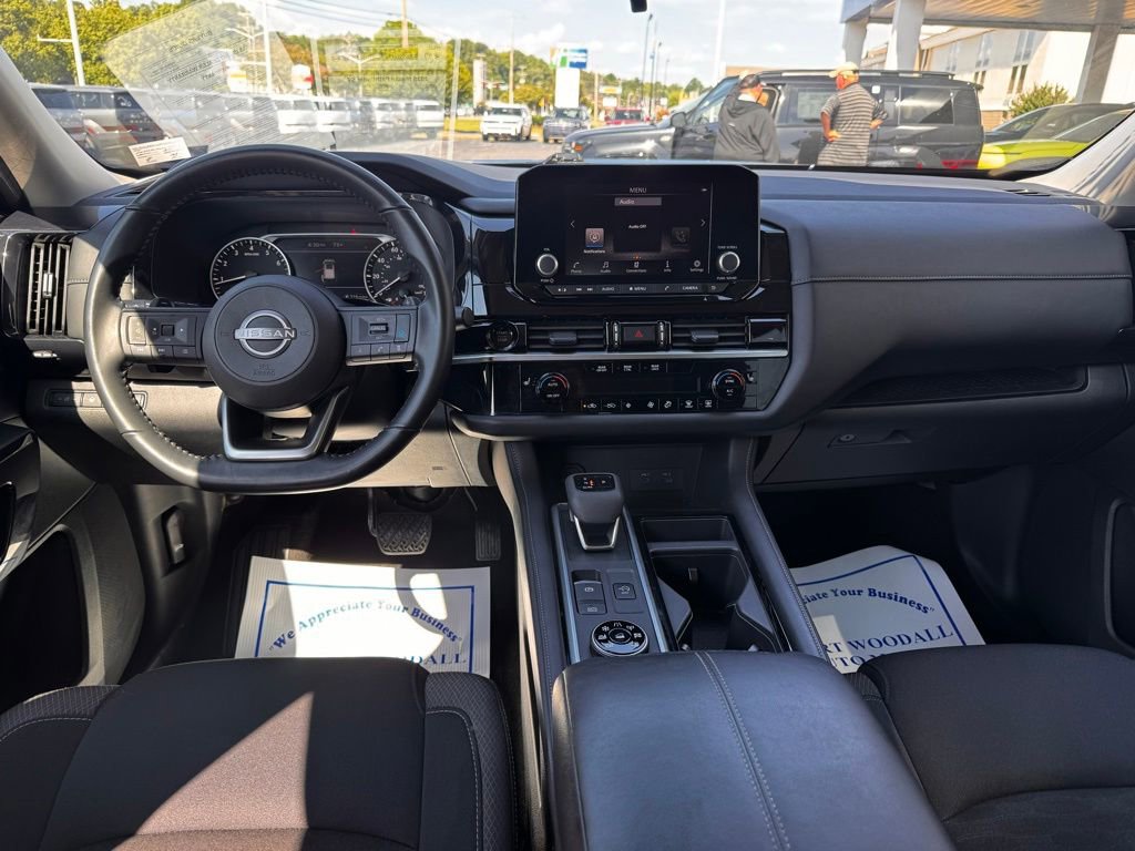 Used 2025 Nissan Pathfinder SV AWD/4WD image 9