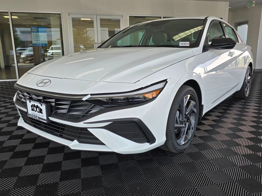 New 2025 Hyundai Elantra SEL image 8