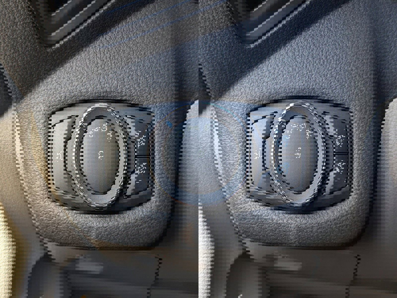 Used 2014 Ford C-MAX Energi SEL w/ Equipment Group 302A image 31