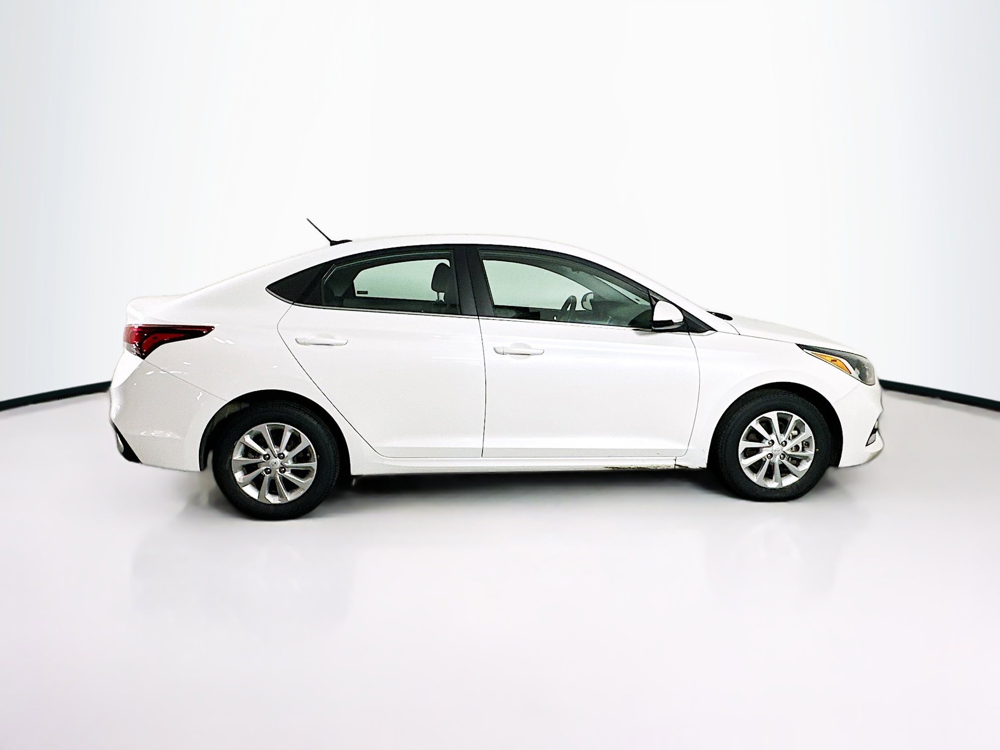 Used 2022 Hyundai Accent SEL FWD image 10