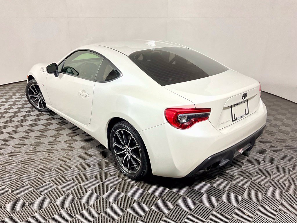 Used 2017 Toyota 86 RWD image 10