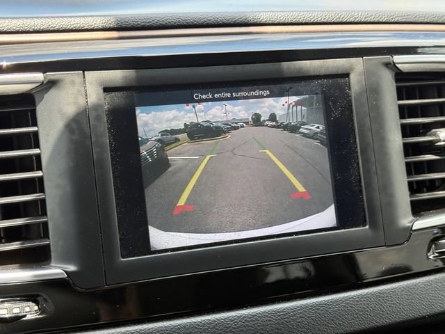 Used 2019 Chrysler Pacifica Touring-L FWD image 25