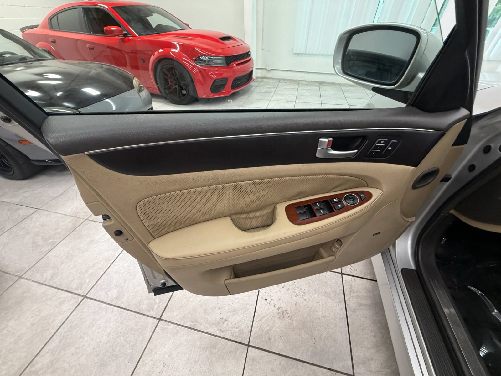 Used 2012 Hyundai Genesis 3.8 w/ Premium Pkg RWD image 12
