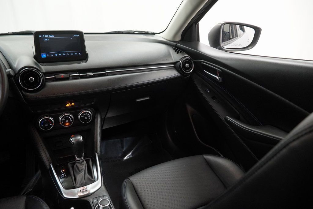 Used 2020 Toyota Yaris XLE image 25