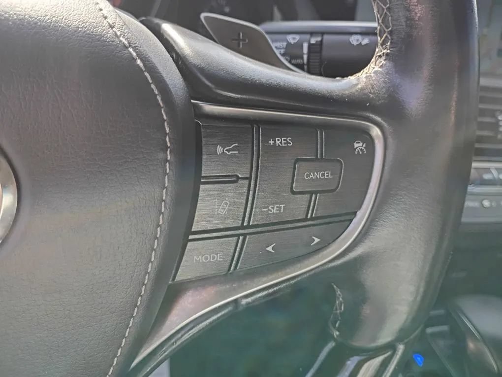 Used 2018 Lexus LS 500 AWD w/ Luxury Package image 17