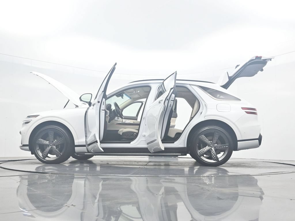 Used 2025 Genesis GV70 3.5T Sport w/ Sport Prestige Package AWD/4WD image 43