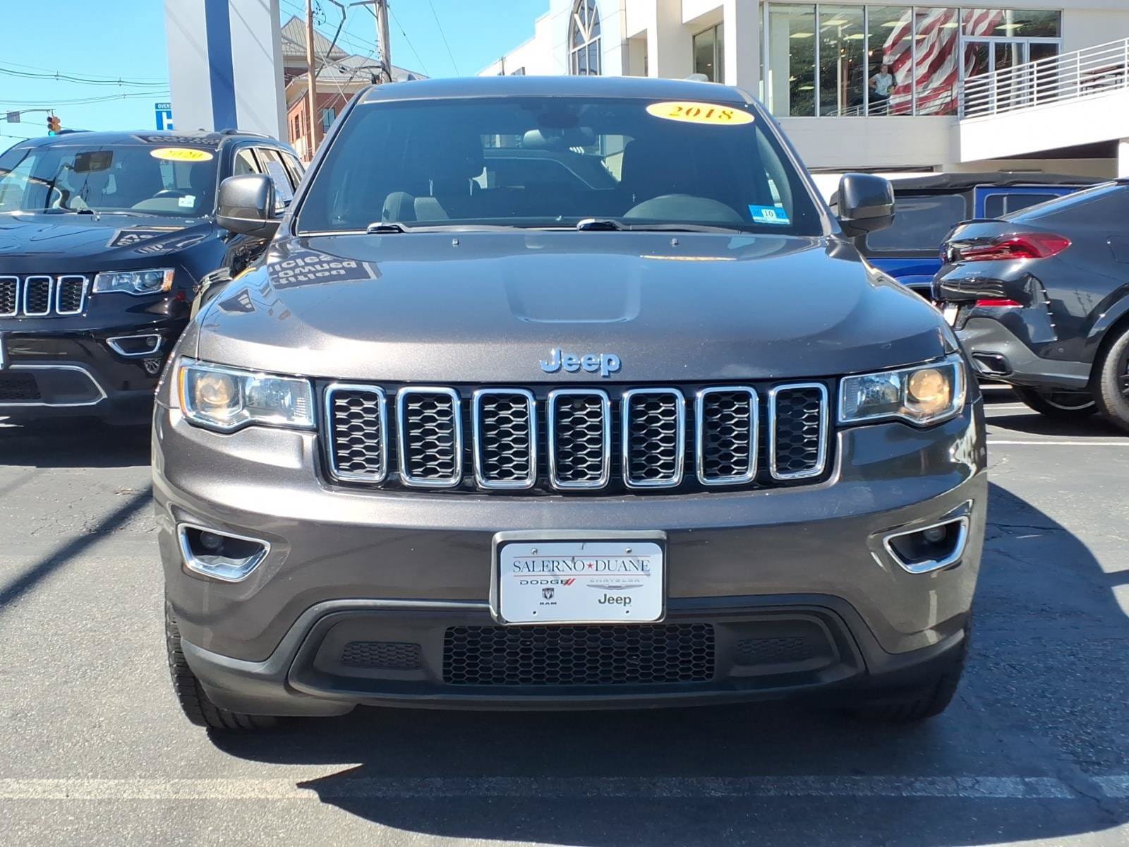 Used 2018 Jeep Grand Cherokee Laredo AWD/4WD image 2