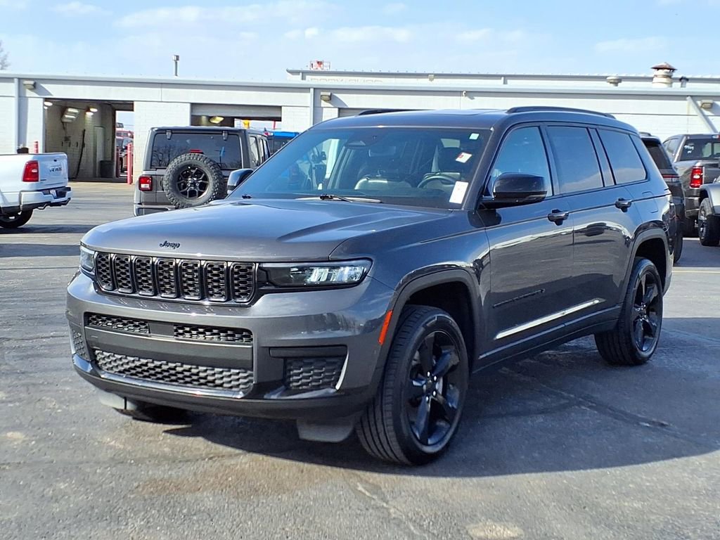 Certified 2023 Jeep Grand Cherokee L Laredo image 2