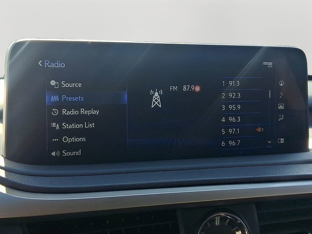 Used 2020 Lexus RX 350L Premium w/ Premium Package image 19