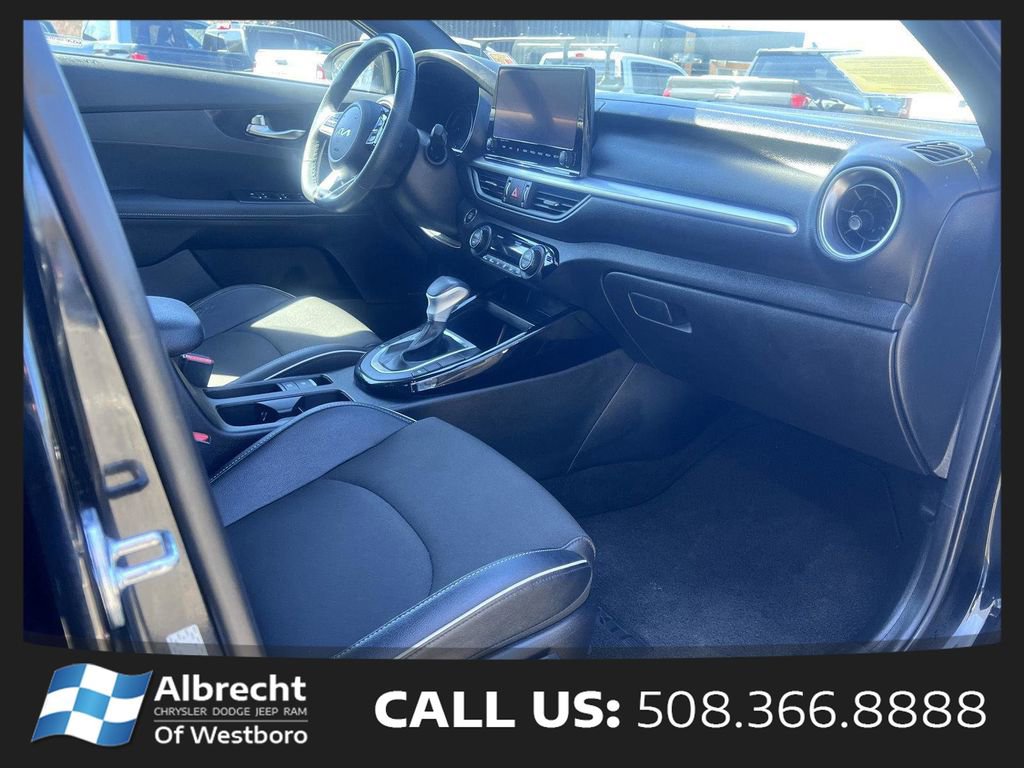 Used 2023 Kia Forte GT-Line w/ GT-Line Premium Package FWD image 19